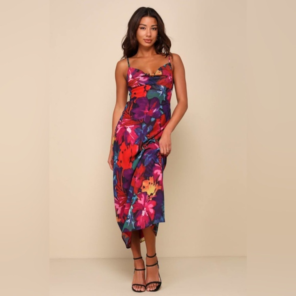 LULU’S MEANT TO AMAZE MULTI ABSTRACT FLORAL COWL SLIP